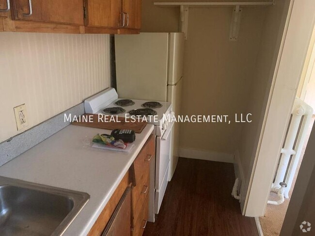 Building Photo - 96 Grove St Unit 3 Rental
