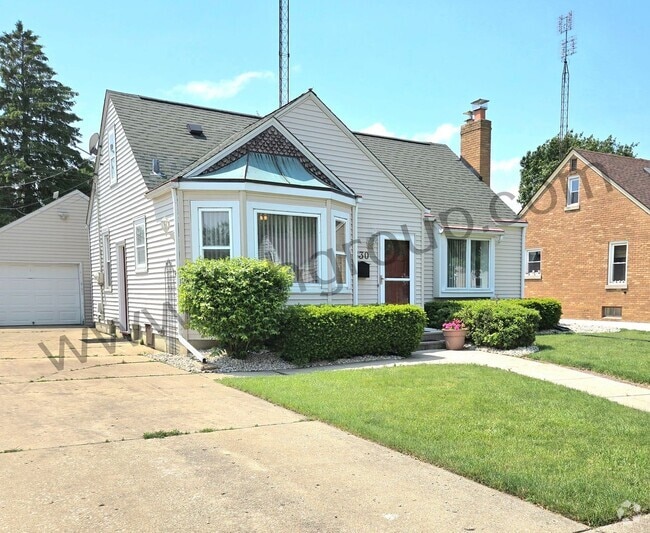 Building Photo - Great Location! Rental