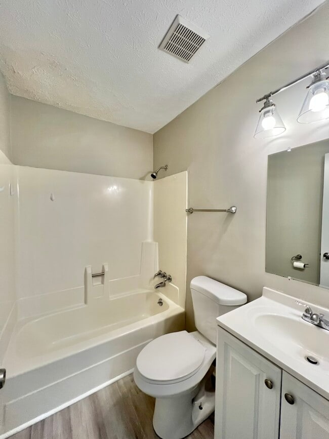 Photo - 1362 Dix Dr