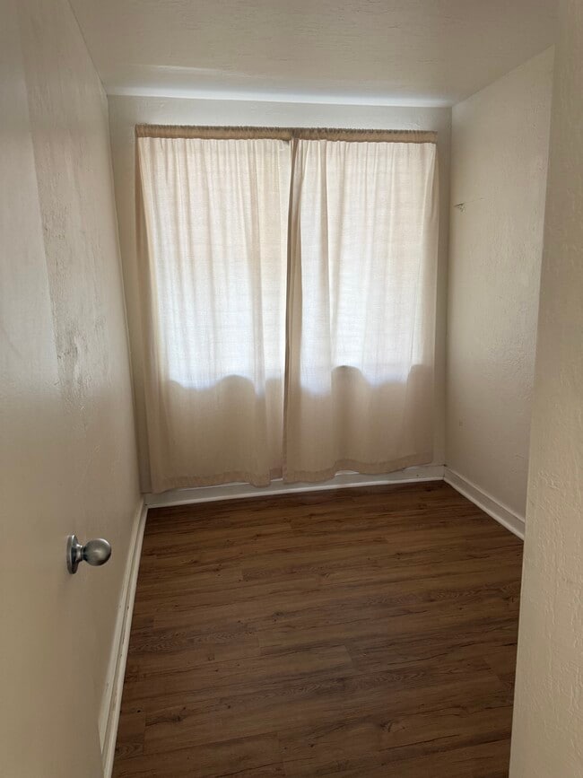 Building Photo - 607 Isenberg St Unit 6