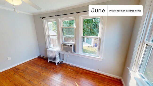 Room in Shared 6 bed/3 bath home in Brookland
