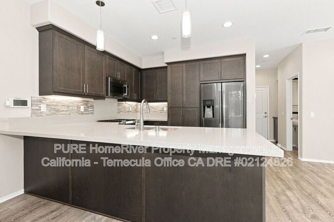 45576 Calle Luna