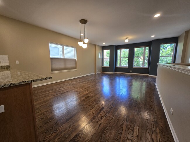 Photo - 1844 N Lockwood Ave Unit B