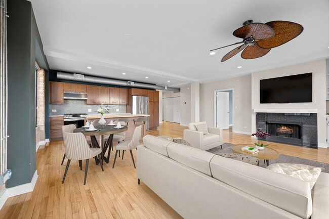 Photo - 1635 W Belmont Ave