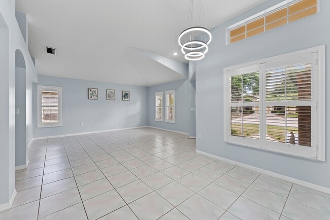 Photo - Absolutely stunning executive (LARGE) 3 BR / 2 BA / 2 Car Garage home in the highly sought after ...