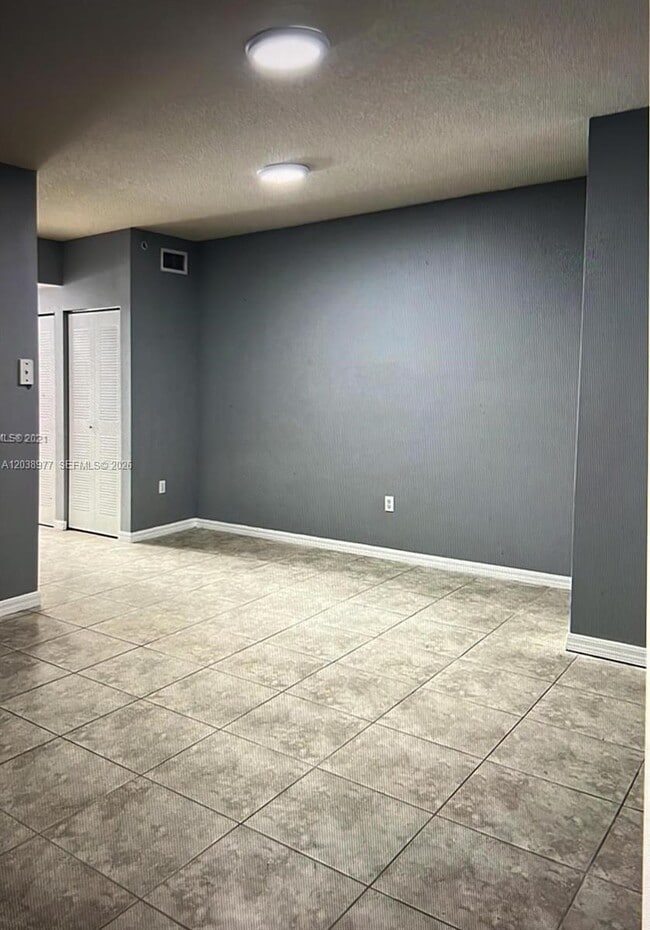 Photo - 115 SW 42nd Ave Unidad 206