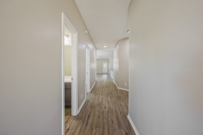 Photo - 135 Pequin Rd