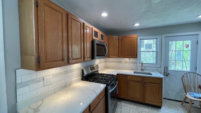 Photo - 13 Scott Ave Unit AptB