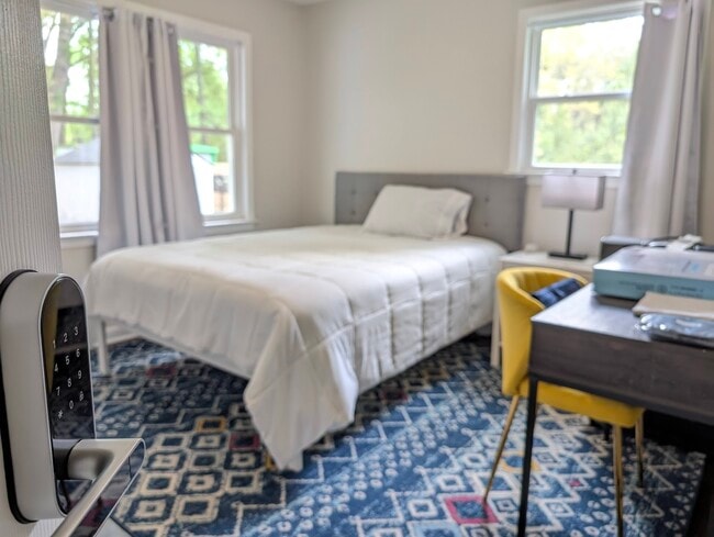 Building Photo - 4000 Bon Aire Blvd