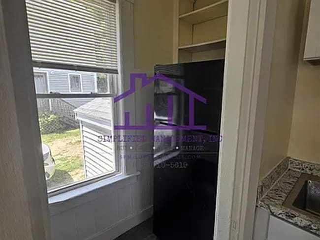 Photo - 5-Bedroom, 1-bathroom Unit available in Do... Unit 64 Sixth Street
