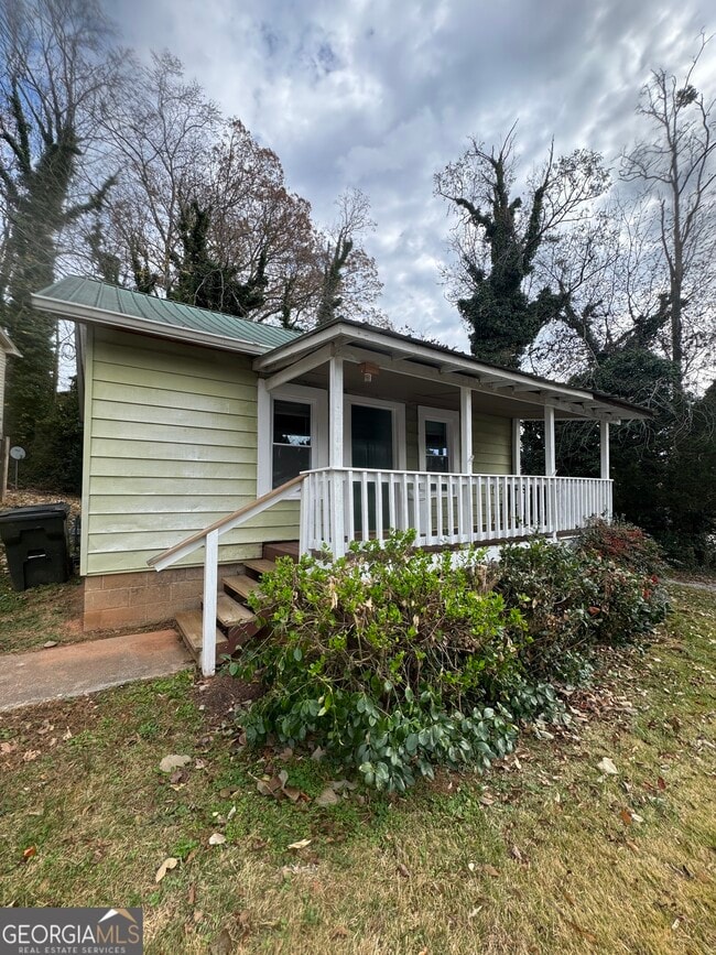 Photo - 105 Mechanic St SE