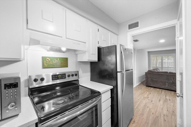 Photo - Luxury Townhome Living in the Prestigious Gated Community of Indian Creek – Available Now!