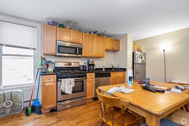 Building Photo - 44 Hillside St Rental