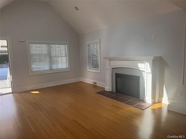 46 Clayton Ave