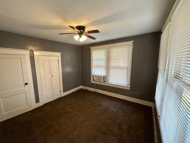 Building Photo - 6818 Stearns St