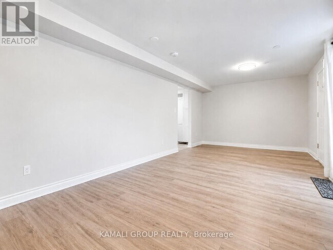 Photo - 580 Capilano Crescent