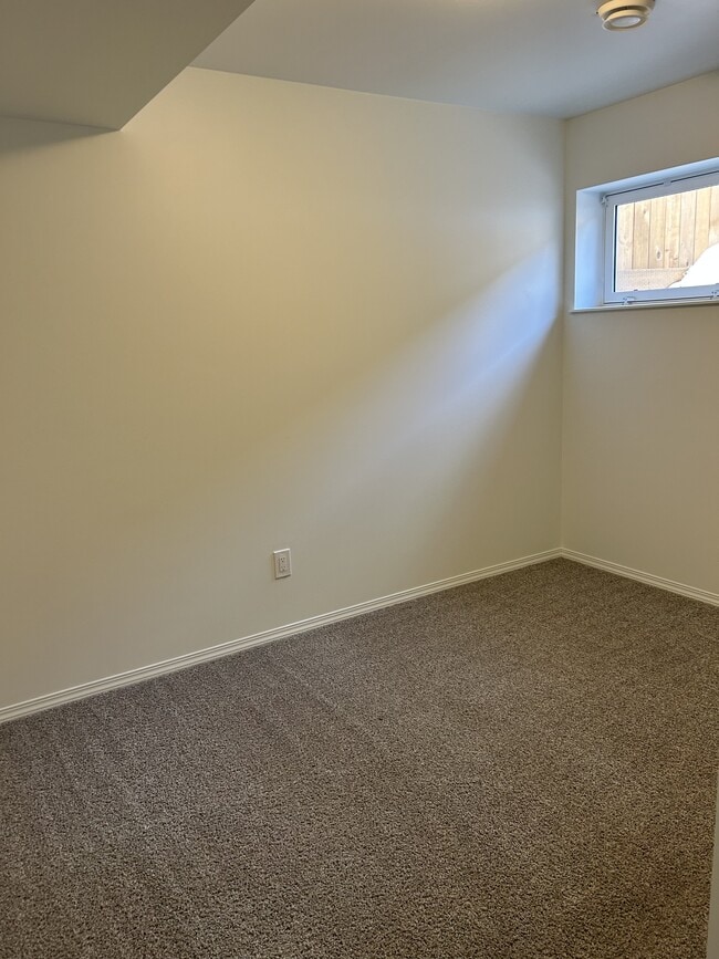 Photo - 7612-7136 136 Ave NW Unit Bsmt G3