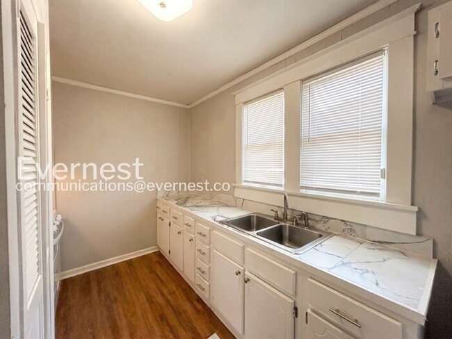 Photo - 2984 Waverly Ave