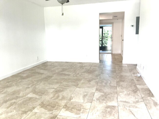 Photo - 2858 N Dixie Hwy