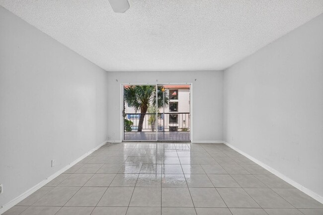 Photo - 660 Tennis Club Dr Unidad 303
