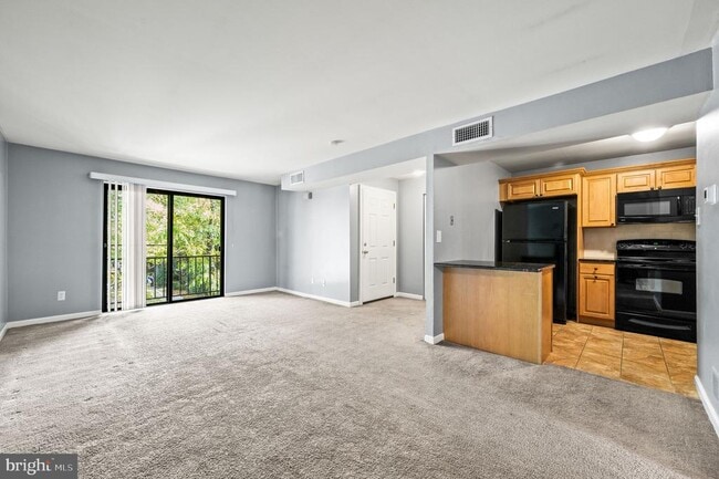 Building Photo - 830 Putnam Blvd Unit B Rental