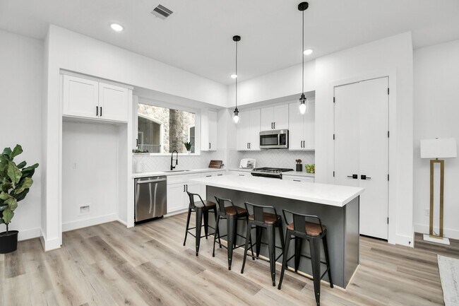 Photo - 4804 Elysian St