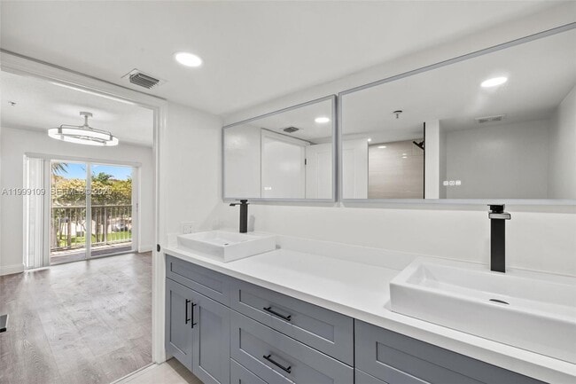 Photo - 470 S Park Rd Unit 7-307