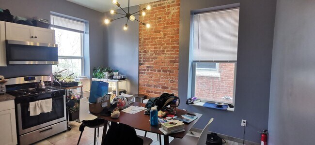 Photo - 844 Oak St Unit 1