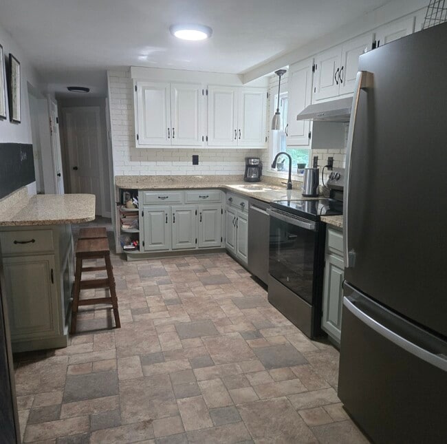 Photo - 33 White St