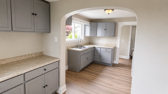 Photo - Charming 3 Bed / 2 Bath Single-Family Home in Barberton
