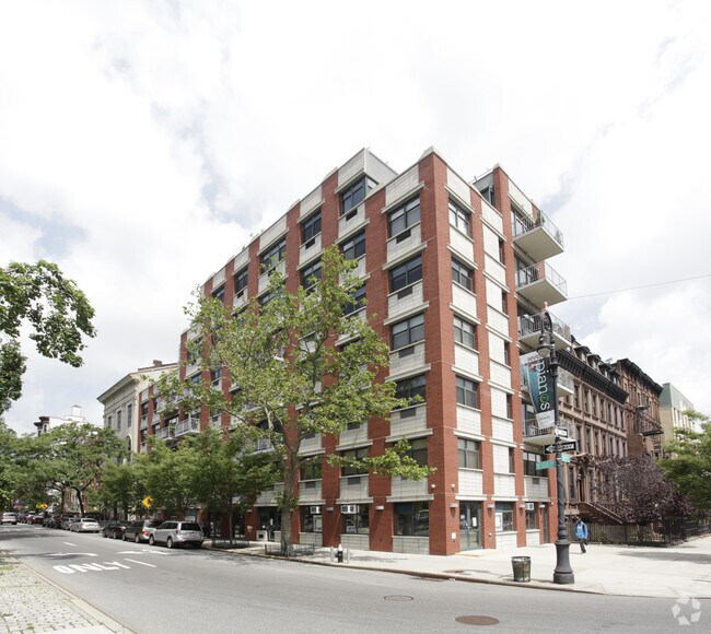 Primary Photo - 2002 5th Ave