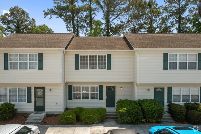 Building Photo - Available Now! 2 Bedroom, 2.5 BathTownhome...