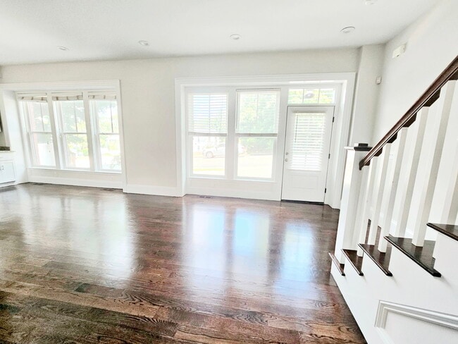 Photo - 2044 Beacon St