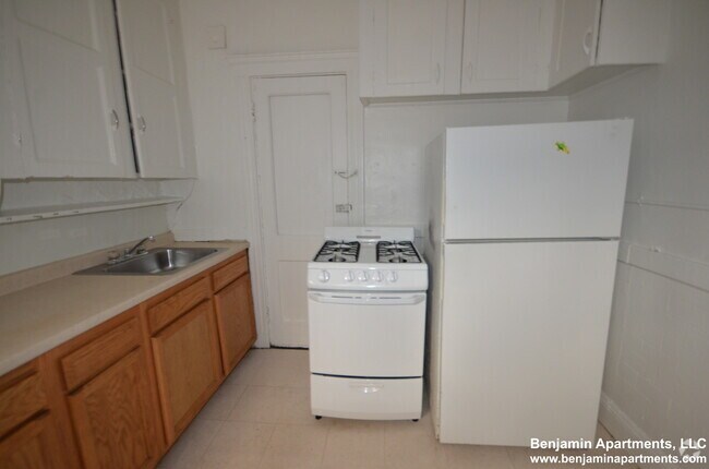 Building Photo - 131 Sutherland Rd Unit D Rental