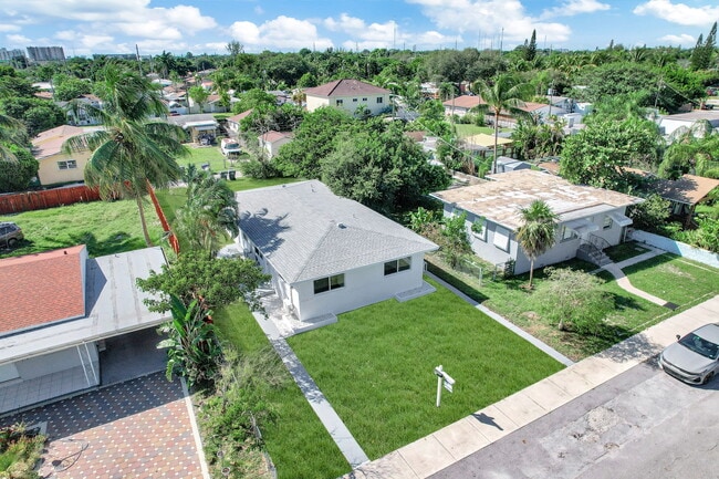 Photo - 2212 Roosevelt St