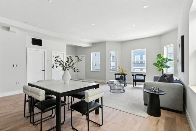 Photo - 34 Woodford St Unit 1