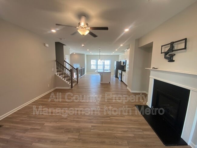 Photo - 233 Commons Ave
