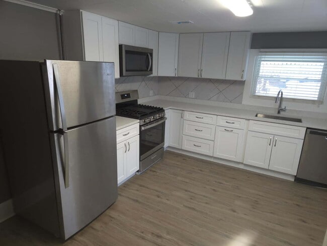 Photo - 10906 Woodstock St