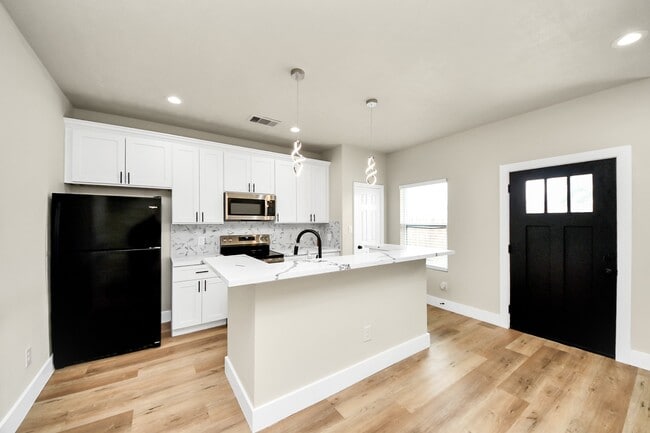 Photo - 5211 Amy St Unit B