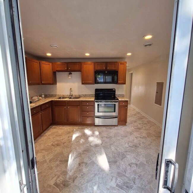 Photo - 631 Broad St Unit Lower