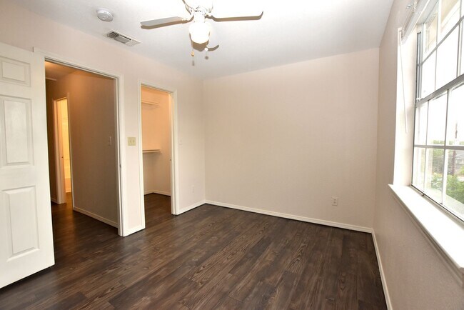 921-923 Sagewood Trail
