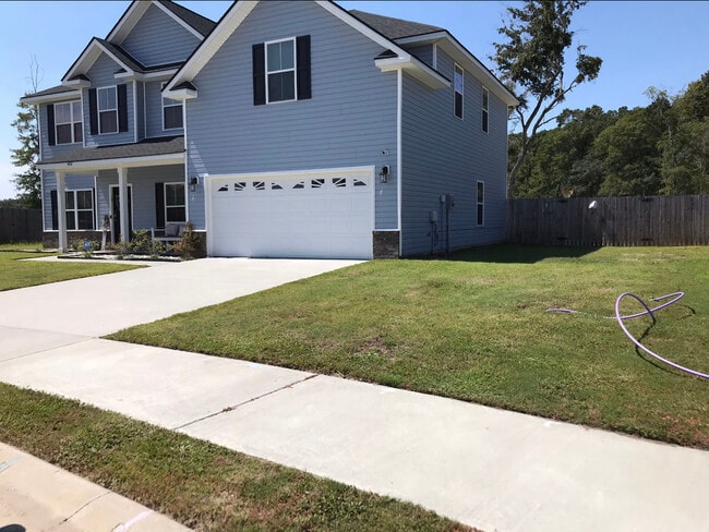 Photo - 460 Thorp Circle