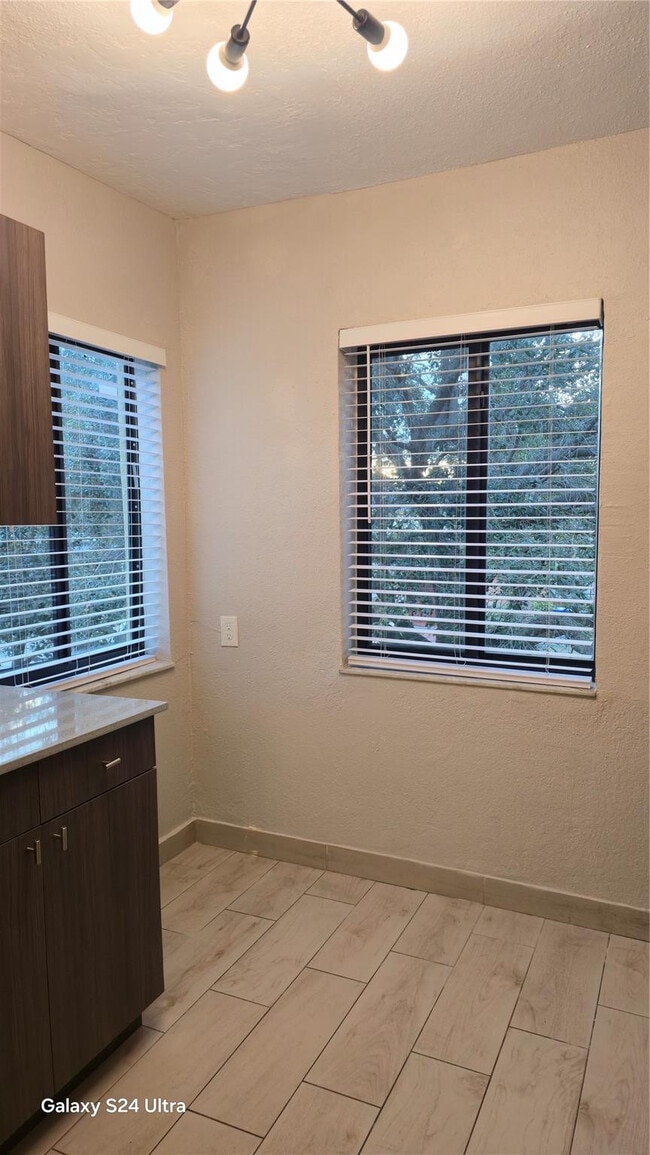 Photo - 360 NW 8th St Unidad 8