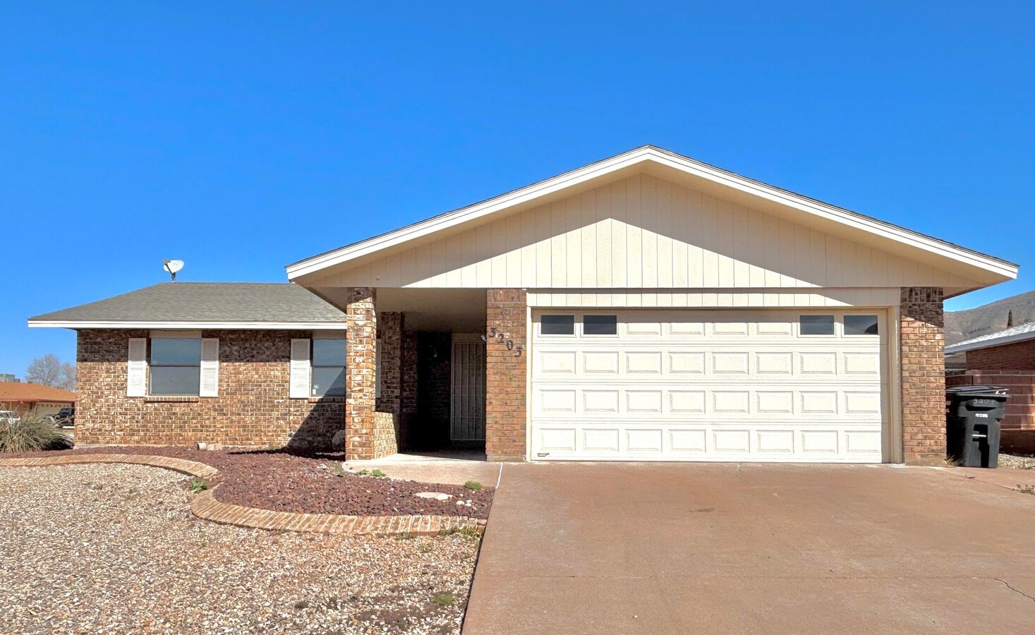 Spacious 3 bedroom 2 bath home on Large Co... - Spacious 3 bedroom 2 bath home on Large Co...