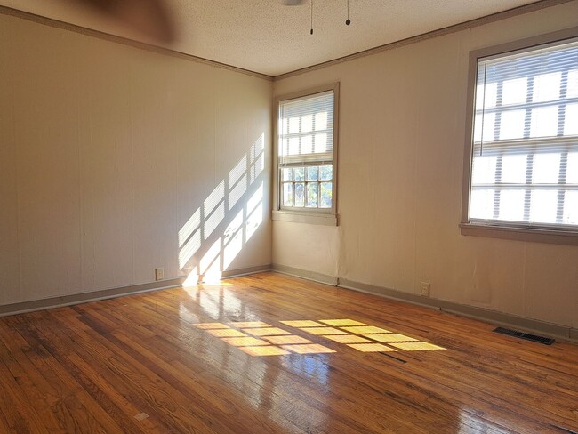 Photo - 2 Bed / 1 Bath Apartment for Rent - We have your next HOME ready!