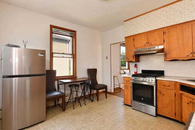 Photo - 241 Maple St