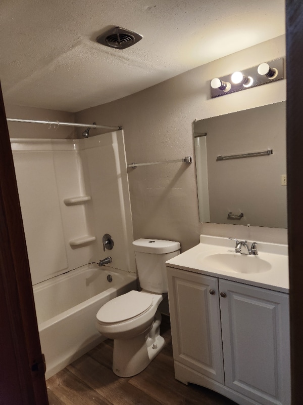 Photo - N86W16351-W16351 Appleton Ave Unidad 25