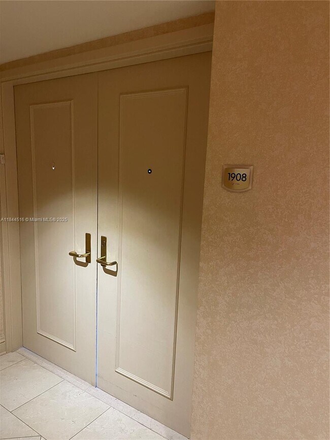 Photo - 5025 Collins Ave Unit 1908