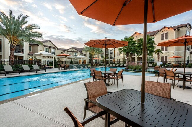 Photo - Valencia Place Apartments
