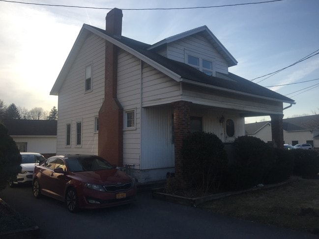 Building Photo - 17 Campion Rd Unit 1